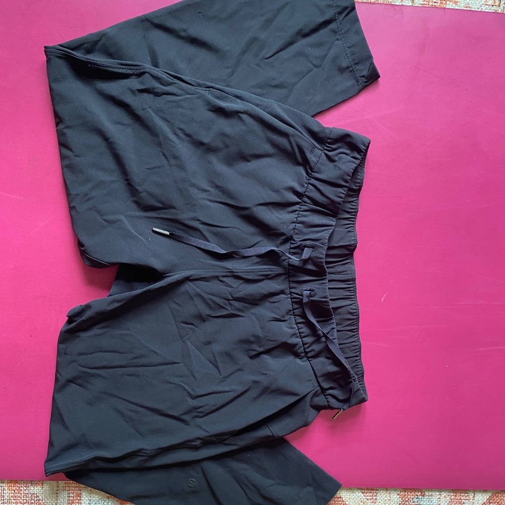 Size 6 On the Fly Lululemon joggers. Crop length.